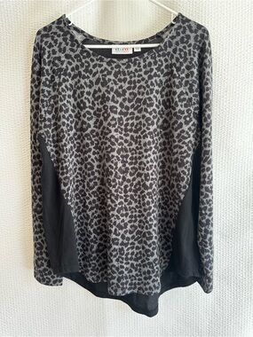 D&Co. Denim & Company Grey Black Leopard Print Tunic Long Sleeve Top Size: Large